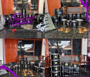 Perlengkapan Drumband Warna Hitam Elegan dan Modern